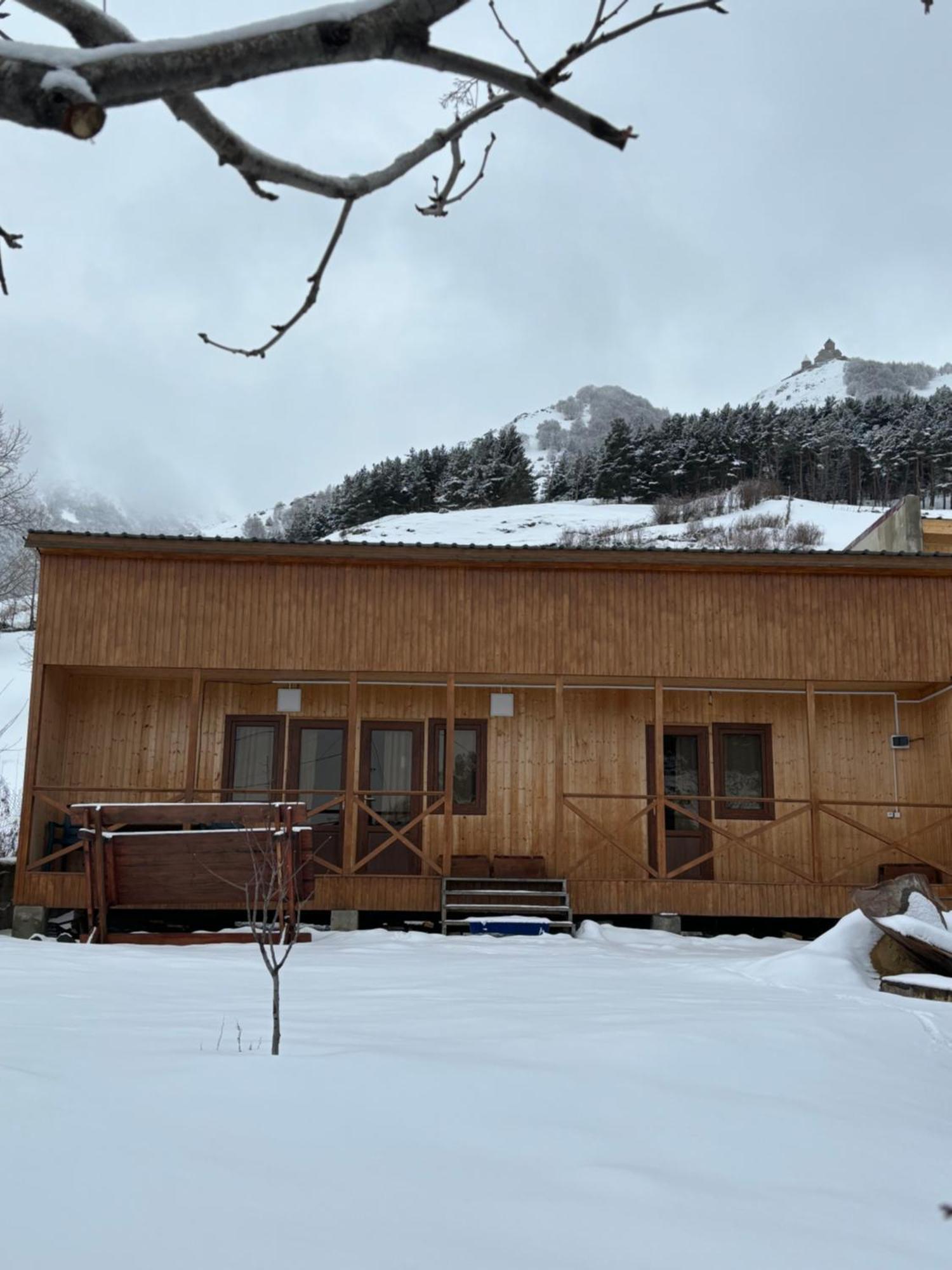 Family Hostel Nika Kazbegi Eksteriør bilde